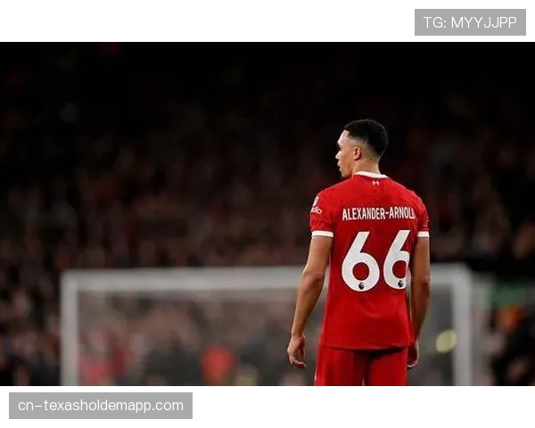 南特球员因伤被换下，球队被迫用边前卫客串边后卫，防守端出现调整